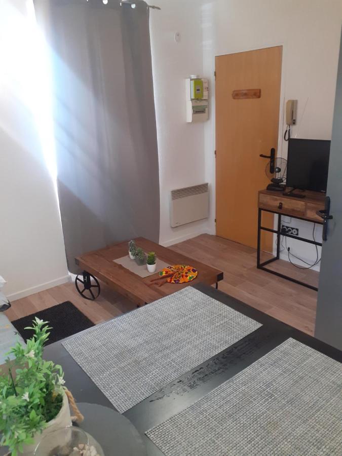 Charmant Petit Studio Au Coeur De Figeac Apartment Exterior foto